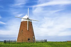 English Countryside Scenery Photos Drucke: Halnaker Hill and the Windmill Trail