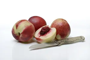 Stone Fruit Nutrition Drucke: Halved nectarine and nectarines, Germany