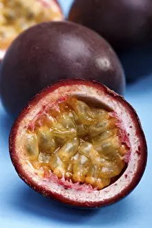 Halved Fruit Photography Drucke: Halved passionfruit