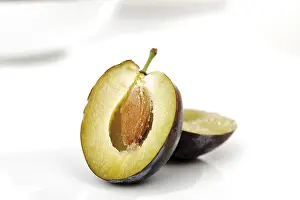 Studio Shot Plums Drucke: Halved Plum