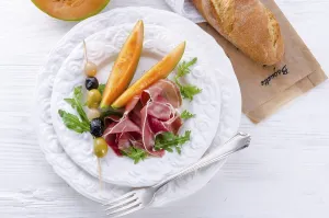 Sausage And Cheese Plate Drucke: Ham with melon and olives