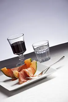 Red Wine Pairing Drucke: Ham and melon and red wine