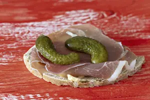 Ham Sandwich Drucke: Ham sandwich on a red background