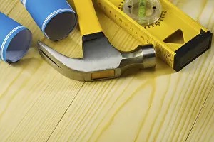 Construction Tools Drucke: Hammer level and blueprints