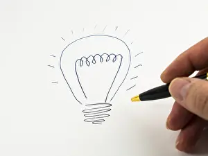 Energy Saving Solutions Drucke: Hand drawing a light bulb, idea