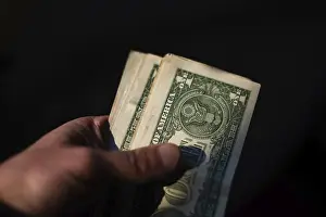 Financial Crisis Image Drucke: A hand holds a stack of US currency