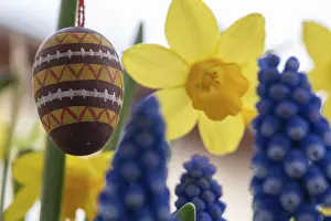 Christian Holiday Traditions Drucke: Hand-painted wooden Easter egg