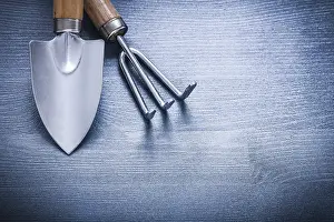 Garden Design Ideas Drucke: Hand tools garden fork and spade