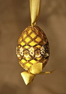 Easter Egg Artwork Drucke: Handmade Easter egg decorated with beads