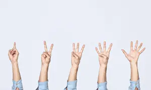 Communicative Body Language Drucke: Hands counting countdown, arms counting the numbers