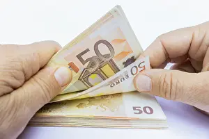 Paper Money Stack Drucke: Two hands counting stack of 50 euro notes