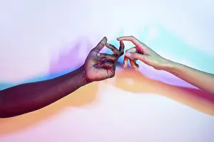 Unity Image Drucke: Two hands, one fair-skinned and one dark-skinned