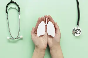 Environmental Protection Drucke: Hands with lungs shape