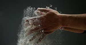 Man With Flour Drucke: Hands of Man with Flour against black background