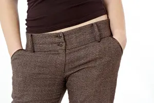 Female Model Poses Drucke: Hands in trouser pockets