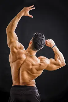 Handsome Bodybuilder Drucke: Handsome bodybuilder doing classic double biceps pose