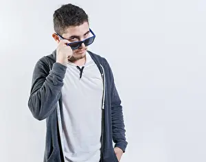 Handsome Guy Looking At Camera Drucke: Handsome guy lowering his glasses looking at the camera