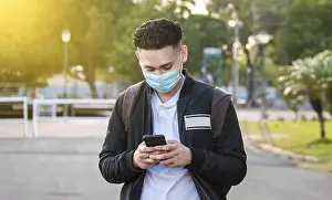 Digital Data Transmission Drucke: Handsome guy texting with his phone