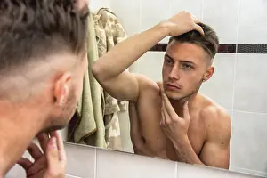 Male Beauty Standards Drucke: Handsome man looking at his face in mirror