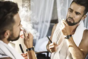 Personal Hygiene Tips Drucke: Handsome man looking in the mirror