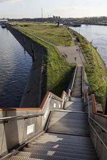 Friedrich Ebert Bridge Drucke: Haniel steps on the Friedrich Ebert Bridge
