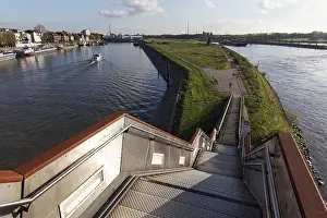 Friedrich Ebert Bridge Drucke: Haniel steps on the Friedrich Ebert Bridge