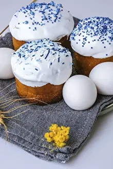 Traditional Easter Food Drucke: Happy Day Bright Easter. Orthodox Easter holiday