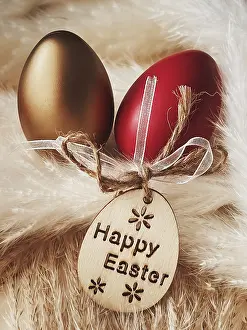 Easter Eggs Concept Drucke: Happy Easter. Colourful painted easter eggs on rustic background