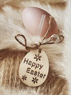 Easter Eggs Concept Drucke: Happy Easter. Colourful painted easter eggs on rustic background