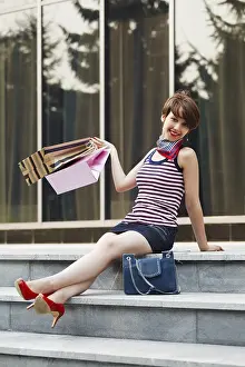 Happy Shopper Drucke: Happy shopper on the steps