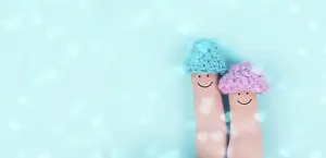 Love Symbol Picture Drucke: Happy, similing face on finger