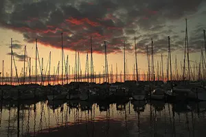 Evening Sunlight On The Water Drucke: Harbour landscape after sunset