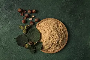Top Down View Of Nuts Drucke: Hazelnut flour, top view, filbert