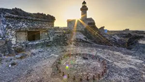 Punta Spadillo Lighthouse Drucke: HDR, backlight, sunrise, lighthouse