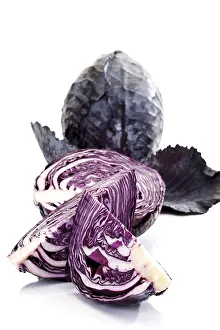 Red Cabbage Nutrition Drucke: Two heads of red cabbage, one whole and one cut-open