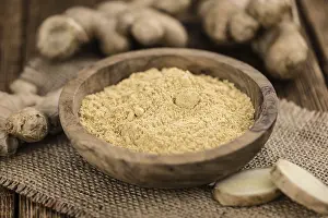 Shallow Depth Of Field Drucke: Some healthy Ginger Powder (selective focus)