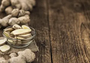 Medicinal Plant Images Drucke: Some healthy Ginger Slices (selective focus)