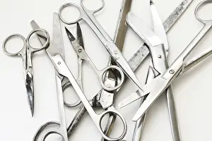 Studio Photography Props Drucke: Heap of old scissors on white background