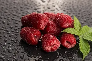 Red Raspberries Drucke: Heap of raspberry