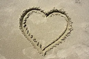 Symbolic Heart Shape Drucke: Heart in the sand