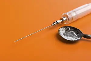 Addictive Drug Use Drucke: Heroin needle, instruments