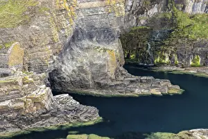 Hidden Waterfall Scotland Drucke: Hidden waterfall, Elephant Cliffs