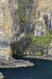 Hidden Waterfall Scotland Drucke: Hidden waterfall, Elephant Cliffs