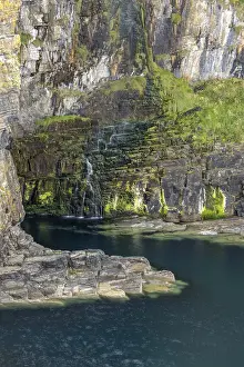 Hidden Waterfall Scotland Drucke: Hidden waterfall, Elephant Cliffs