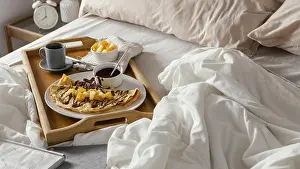 Gerahmter Druck : Hochwinkl-Breakfast-Tray-Bett Gerahmter Druck : Hochwinkl-Breakfast-Tray-Bett