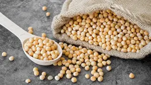 Healthy Eating Meal Prep Drucke: High angle chickpeas beans concept