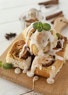 Studio Shot Food Photography Drucke: High angle delicious dessert