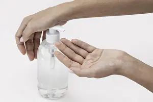 Corona Virus Prevention Drucke: High angle person using liquid soap