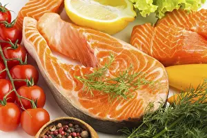 Studio Shot Of Vegetables Drucke: High angle salmon vegetables