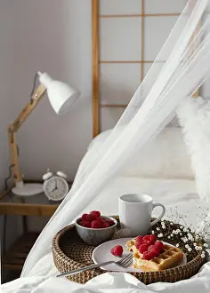 Sweet Meal Photography Drucke: High angle waffle with raspberry plate